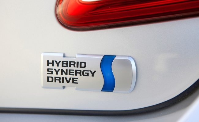 40 % vozil Toyota prodanih v prvi polovici leta, je hibridov