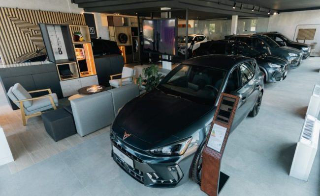 ODPRTJE NAJSODOBNEJŠEGA SALONA CUPRA V IZOLI: Nova era dizajna in zmogljivosti