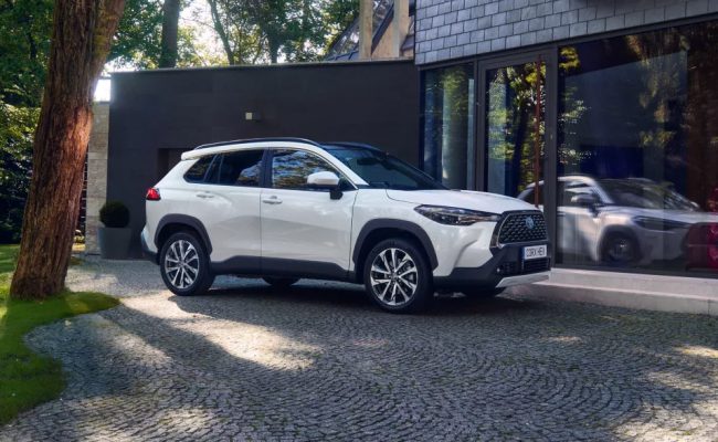Nova Corolla Cross. Že v salonih!
